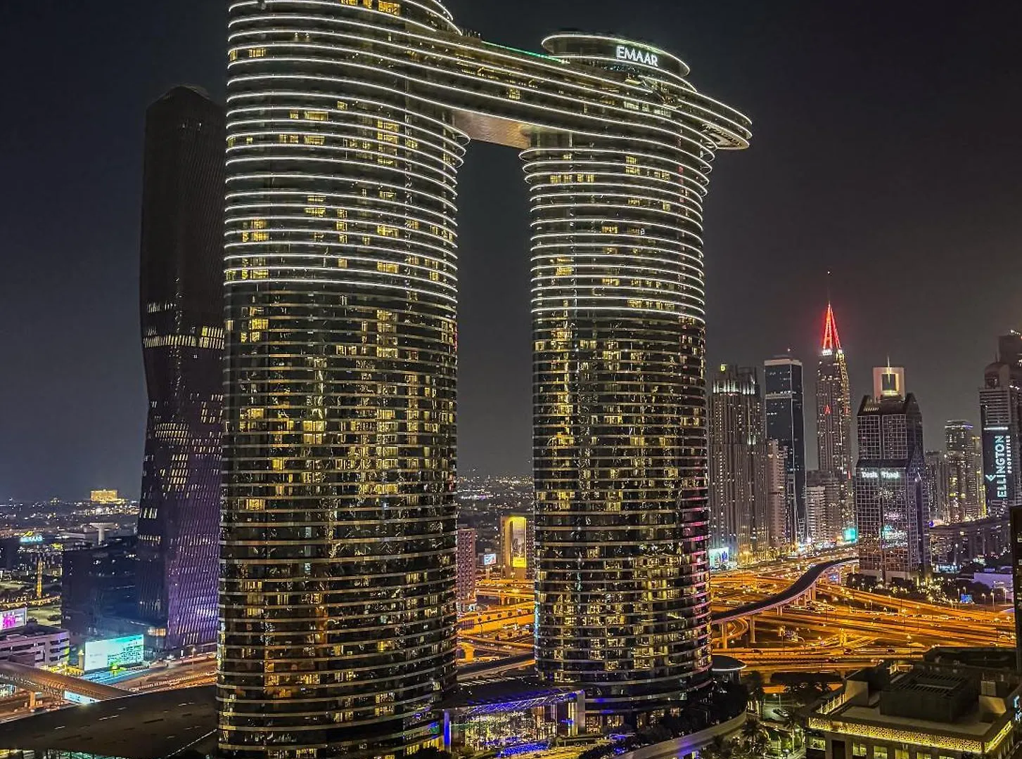 Dubai Mall Direct Connection Apartment - Burj Vista location